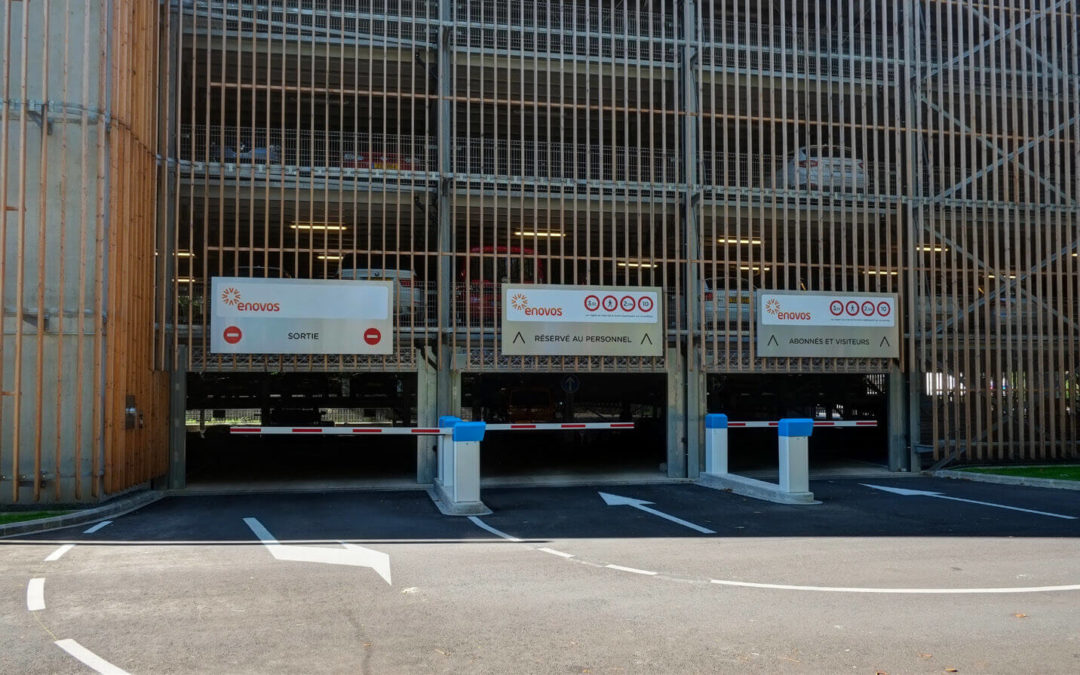Ökologisches Mitarbeiter-Parkhaus