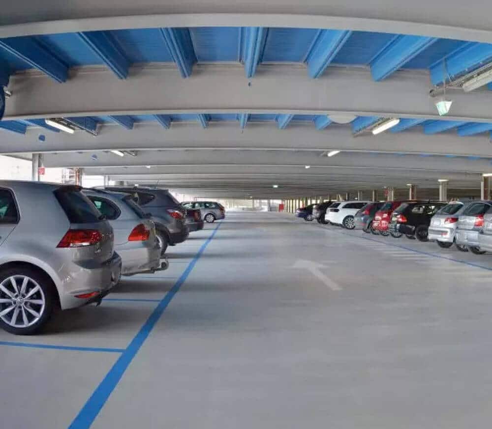 Ein systemtiascher Wartungsplan für die Instandhaltung der Parkhausböden und -flächen hält das Parkhaus sauber und betriebsbereit.